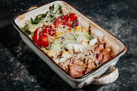 Кобб с беконом и взрывной свининой