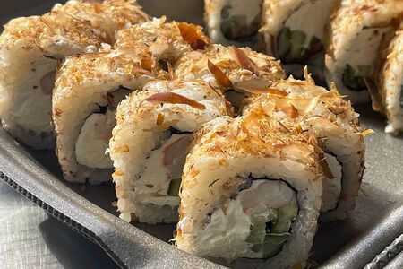 Бонито с угрем и кунжутом