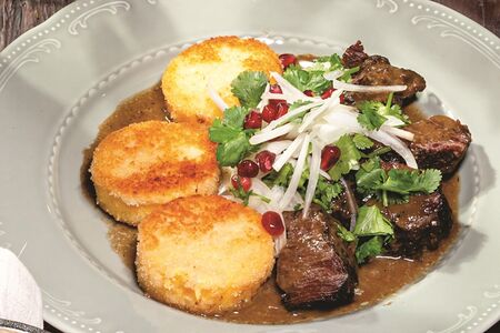 Говяжьи щечки с мамалыгой