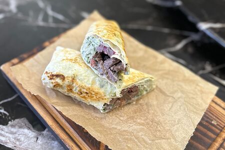 Ролл с говядиной