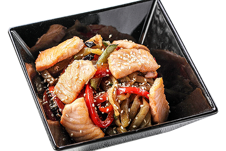 Пшеничная лапша с лососем