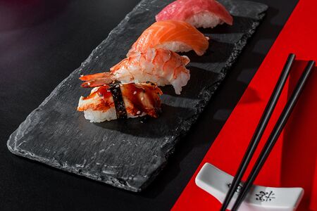 Суши с угрем