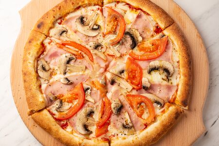 Пицца Ветчина и шампиньоны