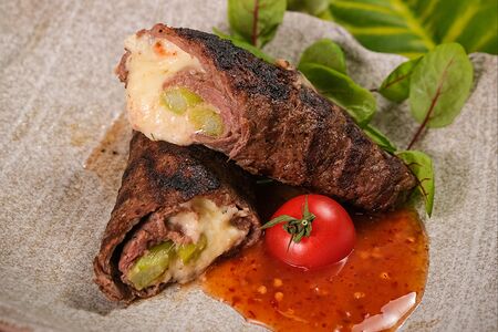 Рулетики из говядины