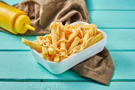 Картофель фри с сырным соусом