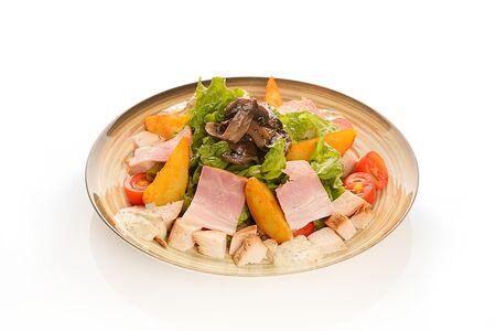 Салат с курицей и картофельными больками