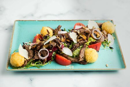 Салат из говяжьей вырезки