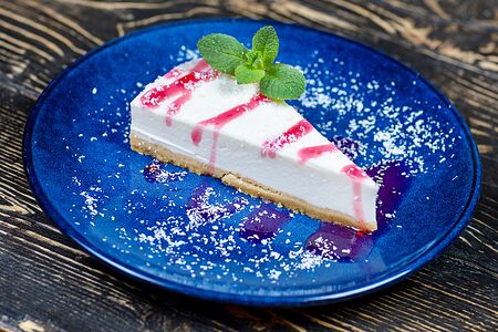 Чизкейк с малиновым джемом