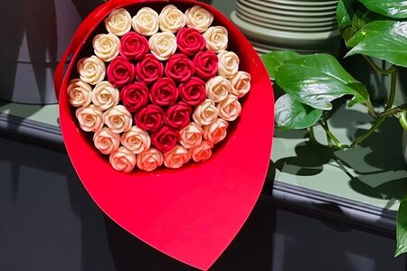 Шоколадные розы Сердце 37 роз