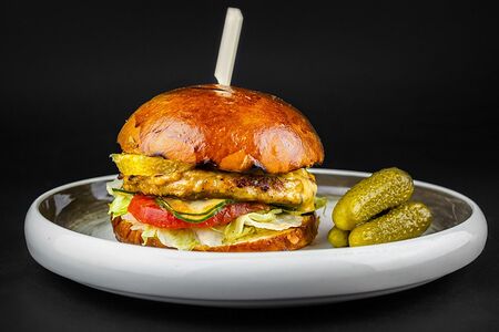 Бургер с цыпленком
