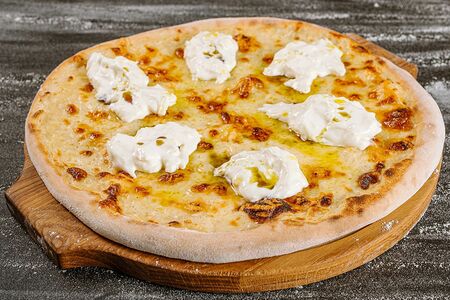 Пицца сырная с трюфельным маслом