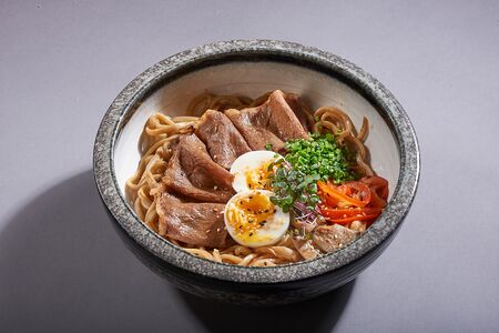 Лапша с обожженным стриплойном