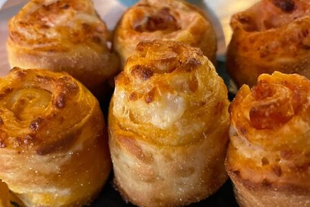 Рулетики с сыром и пепперони