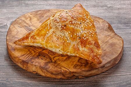 Самса слоёная с бараниной