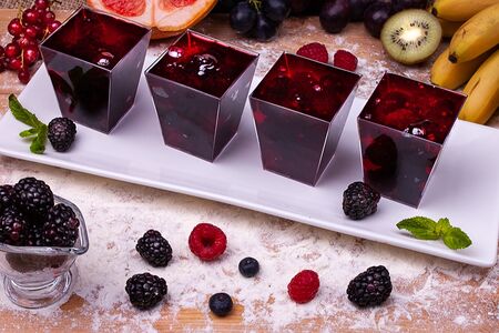 Желе в стаканчике Ежевика