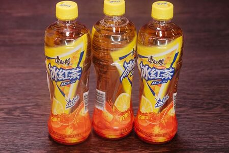 Прохладный красный чай с цитрусом