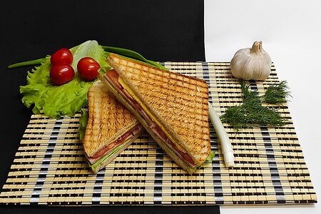 Сэндвич с ветчиной и сыром