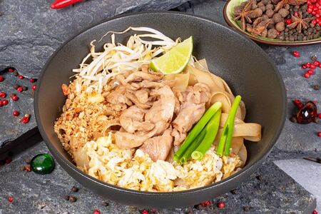 Пад тай с курицей