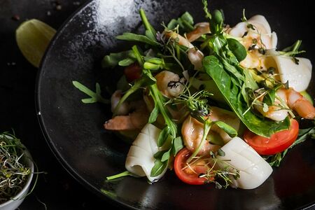 Салат с морепродуктами