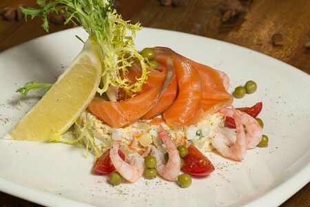 Оливье с лососем слабого посола