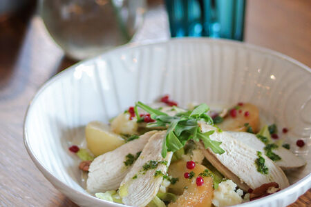 Салат с медовой грушей