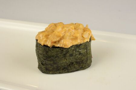 Спайси суши с лососем