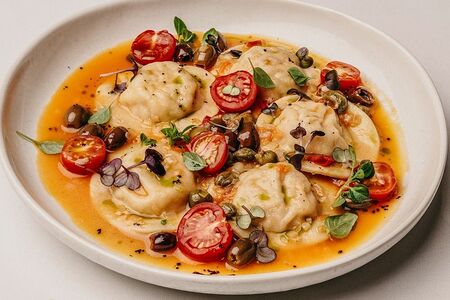 Равиоли с морепродуктами в соусе по-средиземноморски