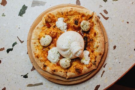 Домашние сыры на свежеиспечённой фокачче