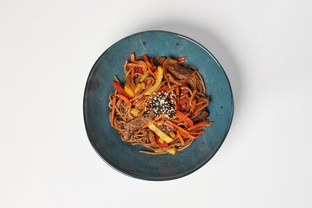 Вок с говядиной в устричном соусе