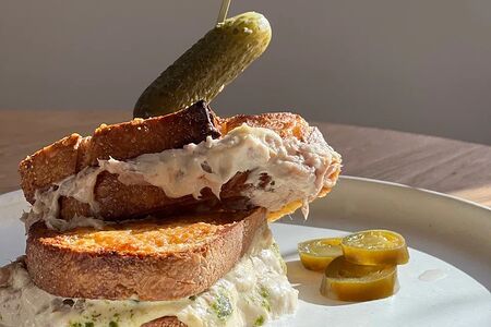 Гриль-сэндвич с тунцом