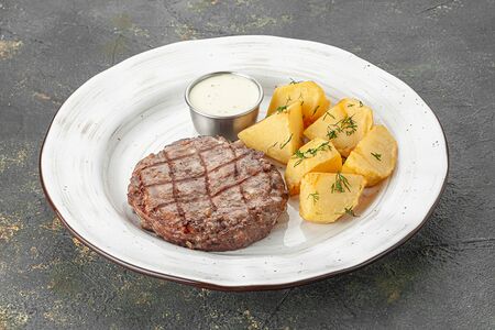 Бифштекс с картофелем