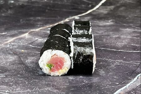 Ролл с тунцом