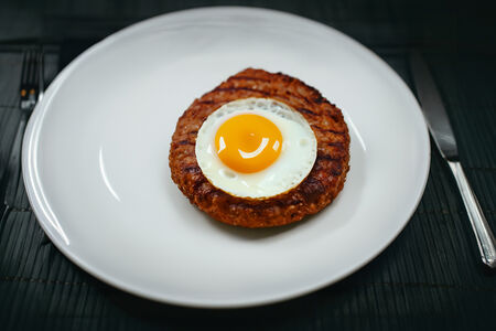 Бифштекс из трех видов мяса