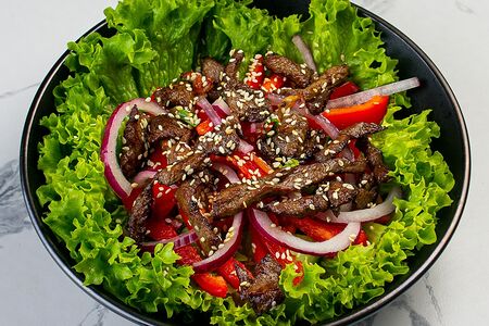 Теплый салат с говядиной