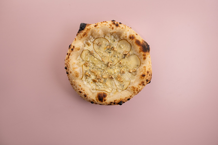 Пицца с грушей и дорблю