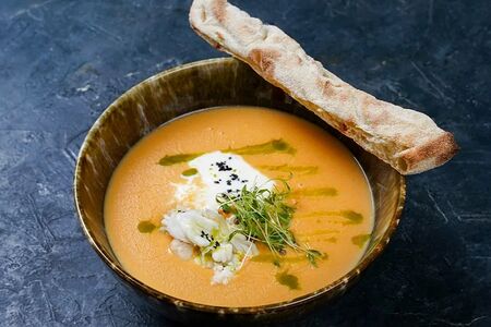 Кукурузный суп с крабом и страчателлой