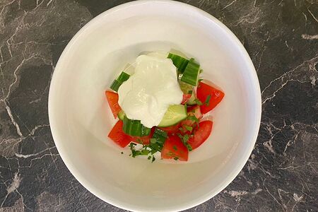 Овощной салат со сметаной