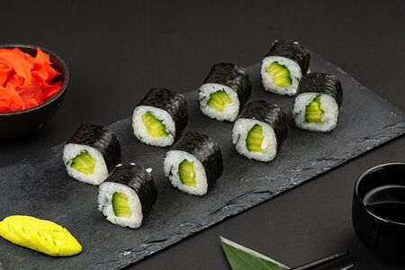 Маки с огурцом