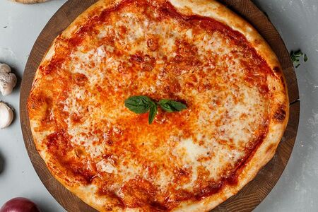 Пицца Маргарита на тонком тесте