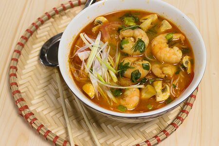 Суп Бун Том