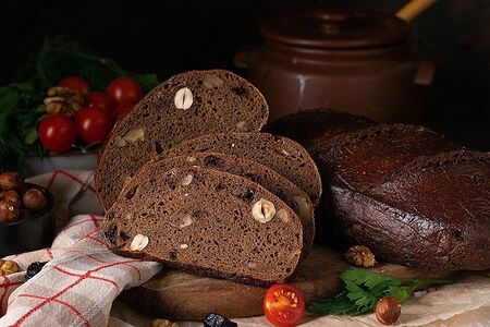 Хлеб ржаной с черносливом и орехами