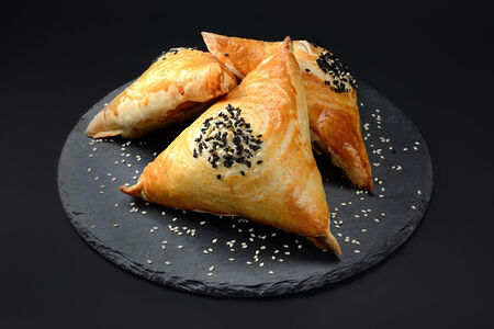 Самса слоёная с курицей