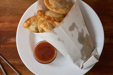 Китайские чебуречки с соусом