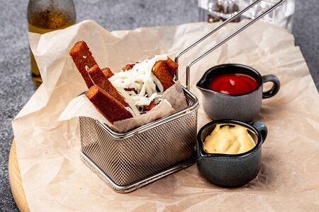 Гренки с чесноком и сыром