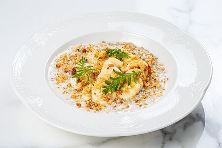 Овсяная каша с бананом и орехами