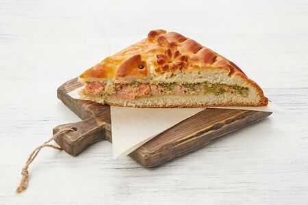 Пирог с брокколи и красной рыбой