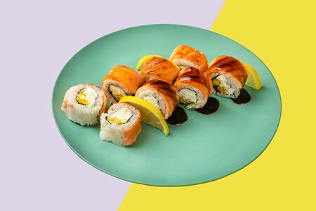 Лосось с тростниковой карамелью и манго соусом