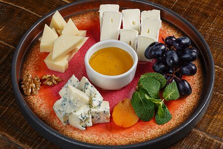 Ассорти европейских сыров