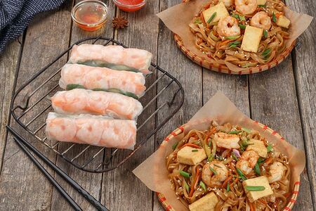 Набор: вок с креветками (2 шт.), фреш-ролл с креветками (4 шт.)