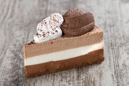 Торт Три шоколада творожный